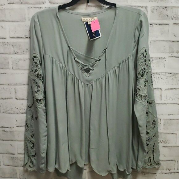 Blus noir top  - Picture 1 of 3